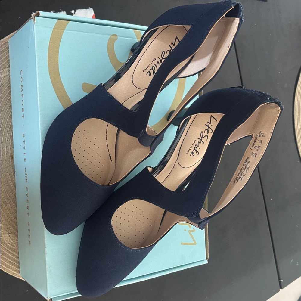 Life Stride Navy Heels
